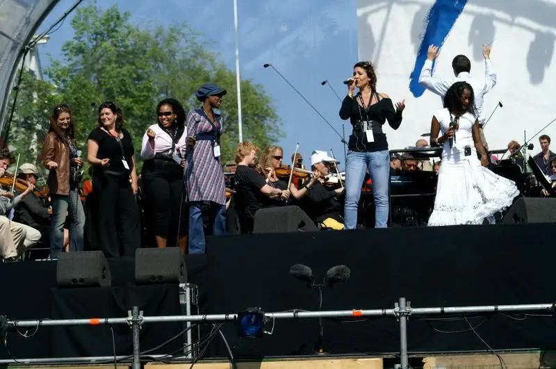 Het Metropole Orkest Bij Het 5 Mei Concert Op De Amstel In Amsterdam - CONCERT OP HET WATER VOOR CARRÉ MET HET METROPOLE ORKEST - Lana Wolf