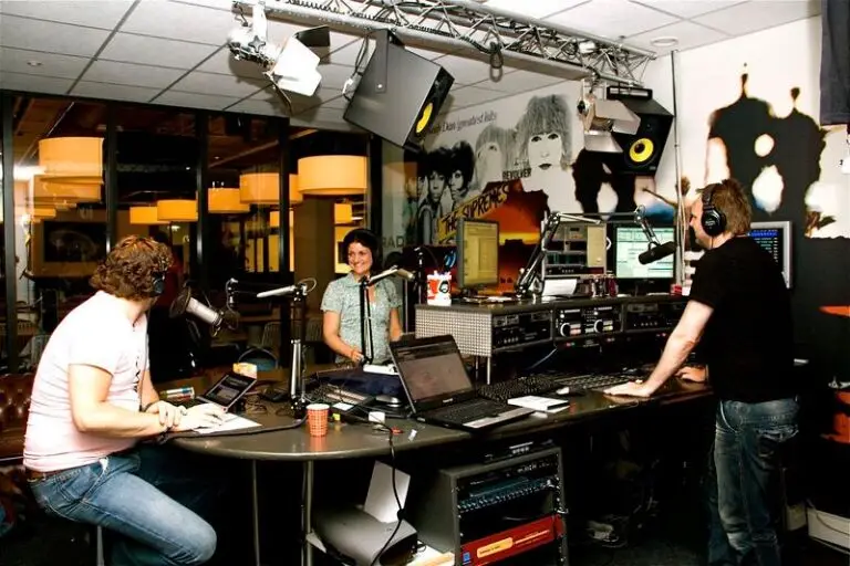 Lana Wolf Radiocoach/ dj met Mark Reman en Rob Stenders