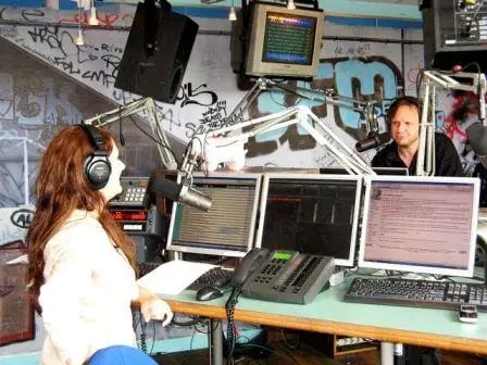 Eetvermaak - STENDERS EETVERMAAK & KX RADIO - Lana Wolf
