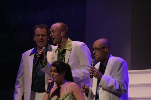 Acapela Stuk In De Theatershow Terug Naar De Kust.
Foto: Roberto Ronda - Terug naar de kust - Lana Wolf