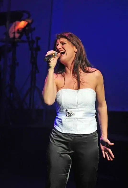 On StageFoto: Pressphoto.com - A Tribute to The Beegees - Lana Wolf