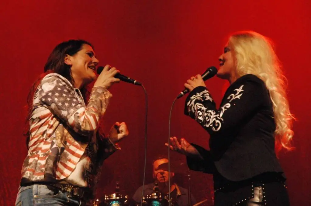 Country Legends Stadsgehoorzaal Kampen 20 - The American Country Legends staat als een huis - Lana Wolf