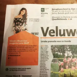 Veluwland Voorpagina - Fireflies in Nashville, in de krant - Lana Wolf