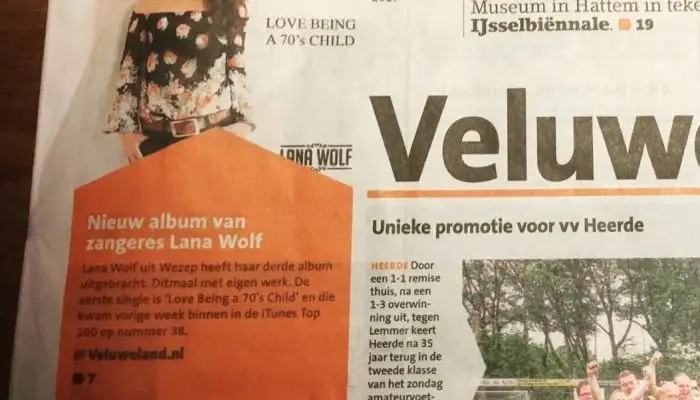 Veluwland Voorpagina - Fireflies in Nashville, in de krant - Lana Wolf