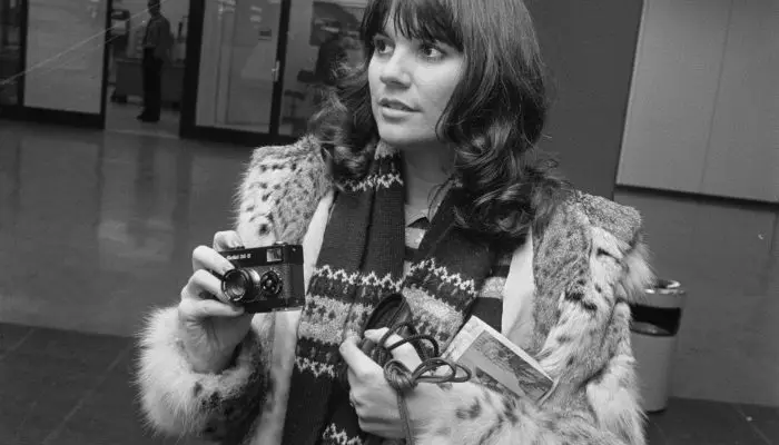 Zangeres Linda Ronstadt Op Schiphol, Bestanddeelnr 928 8975 - Linda Ronstadt is de koningin van de countrypop - Lana Wolf